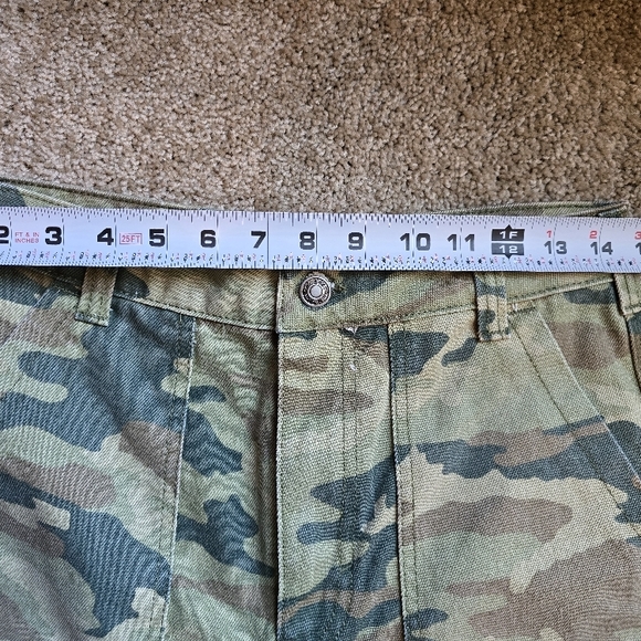 Free People We The Free Remy Camo Print
Cropped Pants - Picture 6 of 7